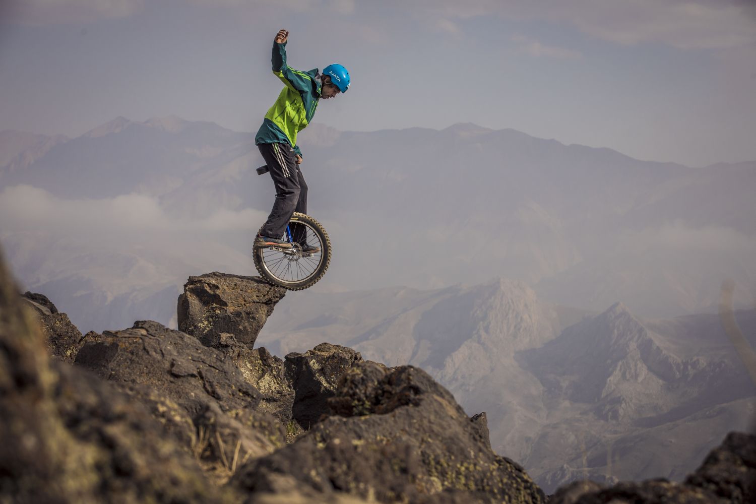 Downhill unicycling on the highest mountain in Iran