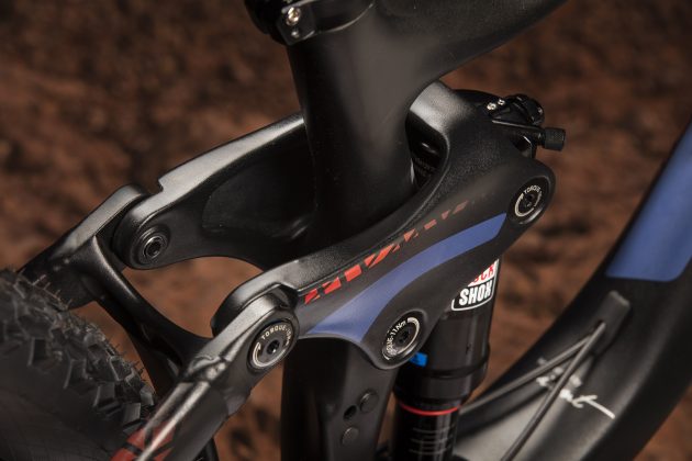 Both the Hail and Pique use a one-piece carbon rocker link with a trunnion shock mount.